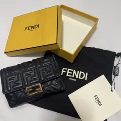 FENDI ブラック FF 二つ折り財布 箱付きのサムネイル
