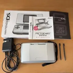 故障修理無しNintendo DS シルバー 購入時全付属品あり、ソフト4個付き