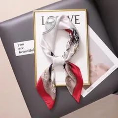 新品未使用★ スクエアスカーフ　大判　70cm レッド馬車