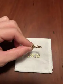 Dior ゴールドリング 専用ポーチ付きのサムネイル