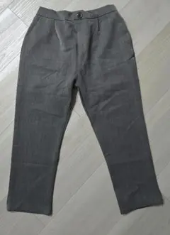 グレーのウエストゴムロングパンツ