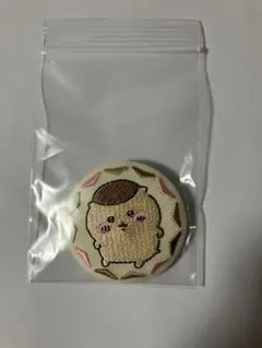 【ちいかわ】刺繍缶バッチ　くりまんじゅう