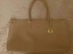 FURLA トートバッグ ベージュ チャーム付き　訳ありのサムネイル