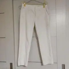 ホワイト スリムフィットパンツ