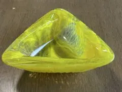ビンテージ　レトロ　三角形の黄色い灰皿