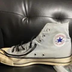 グレー スニーカー