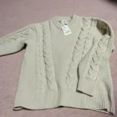 ケーブルニット長袖セーター クリーム色