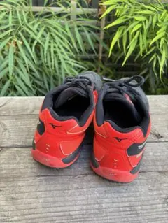 ミズノテニスシューズ レッド/ブラック