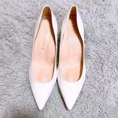 MAMIAN ポインテッドトゥ パンプス ホワイト 24.5cmのサムネイル