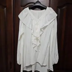 アズールバイマウジーホワイト フリル付き長袖シャツ