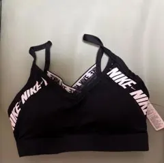 Nike ブラック スポーツブラ Sサイズ　新品タグ付き