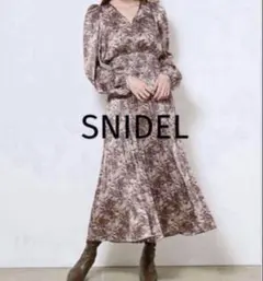 【美品】SNIDEL ジャガードプリントワンピース 花柄　Aライン　パフスリーブ
