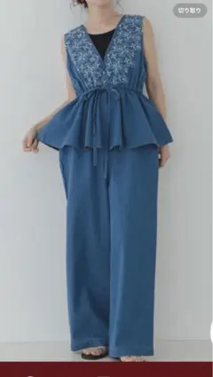 刺繍入り デニム ペプラム セットアップのサムネイル