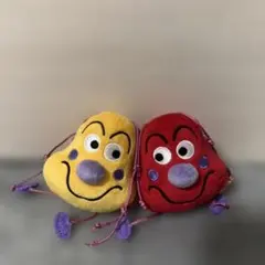 イエローハートとレッドハートのぬいぐるみ