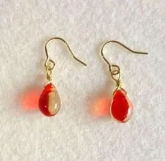 ♥️シャムレッド×シャンパンのチェコドロップシンプルピアス♪　ハンドメイド