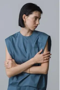 美品❤︎今季 エブール ebure ストレッチラチネ ノースリーブタック
