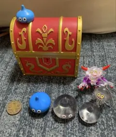 ドラゴンクエスト　小物入れ　赤い宝箱　メダル付