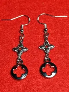 シルバー925耳金 星型と四つ葉のクローバーモチーフのピアス 「RS」