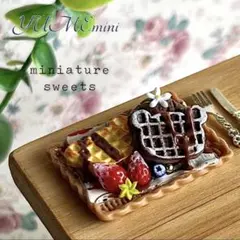 694＊クマさんワッフル　チョコアイス添え＊　ミニチュアスイーツ　フェイクフード