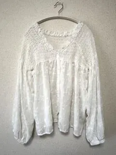 カスタネ　刺繍2wayシャーリングブラウスのサムネイル