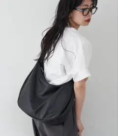 russet ラシット　ソフトレザーラウンドビッグショルダーバッグ　金具シルバー