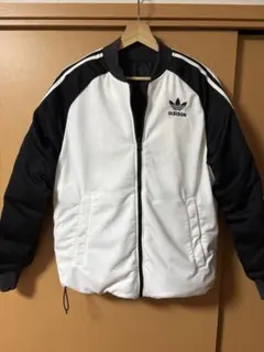 adidas ダウンジャケット 黒 白 リバーシブル