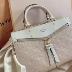 Item thumbnail for item 3c0b3046-6c70-4ee3-8816-07c1ef4a8e24