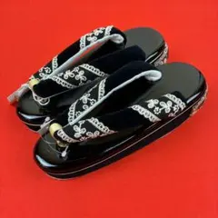 【激安】新品ヒール草履　黒　鼻緒刺繍1722