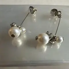 パールとクリスタルのスタッドピアス