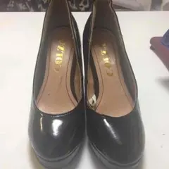 エナメルパンプス