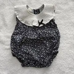 【中古】バースデイ　黒　花柄ロンパース 70cm