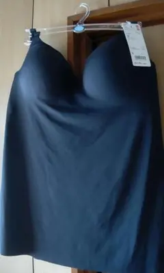 [新品未使用]ユニクロ エアリズムシームレスVネックブラトップ L ブラック