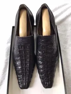 イタリア製バガッドの本革クロコダイルスリップオン。