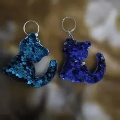 猫型スパンコールキーホルダー 青紫
