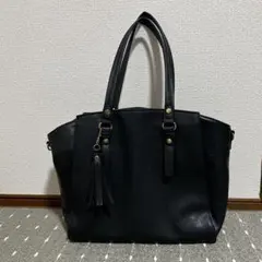 シューラルー　黒　トートバッグ　ショルダーバッグ　タッセル付き