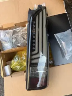 ZRR80ノア エスクァイア テールランプ 左側 - メルカリ