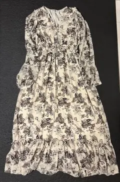 【定価1万円越え】花柄ロングワンピース Vネック ペイズリー柄 長袖 ベージュ系
