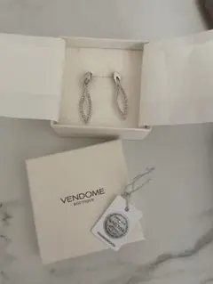 VENDOME BOUTIQUE リーフ型ピアス