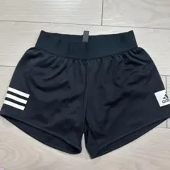 adidas ブラックショートパンツ 3本ストライプ
