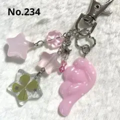 《234》ビーズキーホルダー　クローバー　ウィッシュコア　韓国　コレクトブック