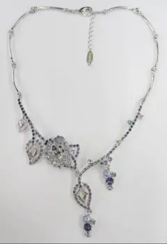 タンザナイト風ローズフラワーネックレス