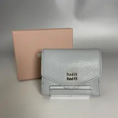 ✨新品未使用✨ miumiu ミニ財布 マテラッセ アイコン 二つ折り - メルカリ