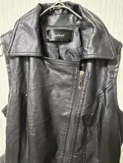 【美品】luv4ever フェイクレザー ライダースベスト ノースリーブ 黒のサムネイル