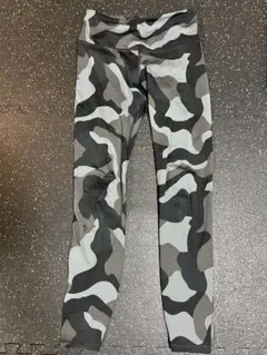 Under Armour カモフラ柄 レギンス MDサイズのサムネイル
