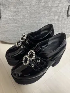 ビジュー付き黒高ヒールローファー