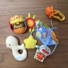 プーさん　familiarラトル　アンパンマンおでかけ2wayメリー