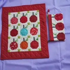 ♡もちまる様♡専用　パッチワークタペストリー　ポーチ　リンゴ