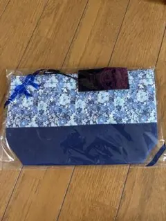 LIBERTY ART FABRICS トートバッグ ブルー系 花柄のサムネイル