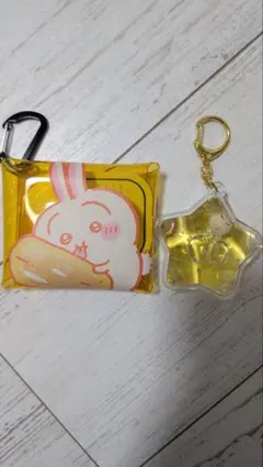 ちいかわうさぎさんキーホルダーとクリアマルチケース