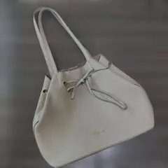 FURLA レザー ショルダーバッグ　巾着型